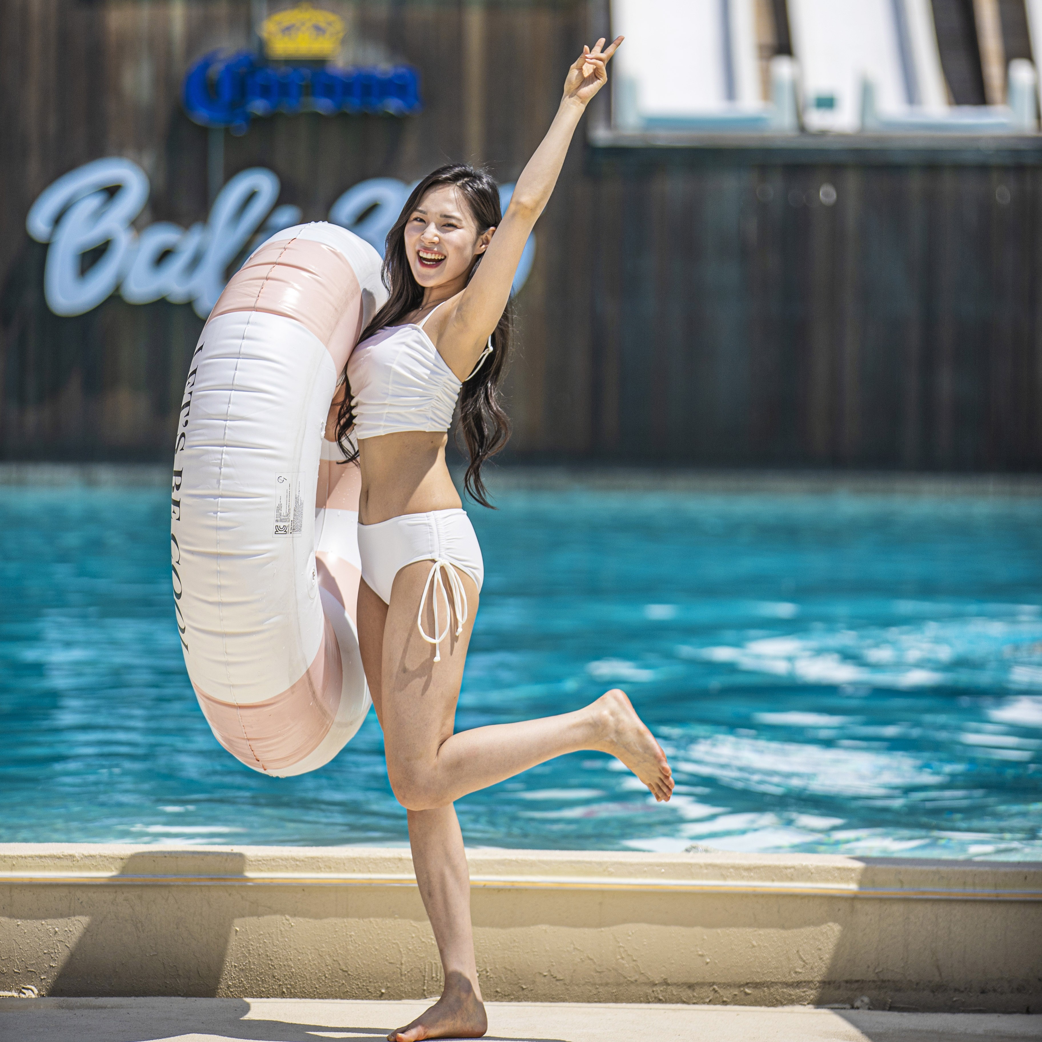 BALI 376 데이클럽에서의 당신의 하루
